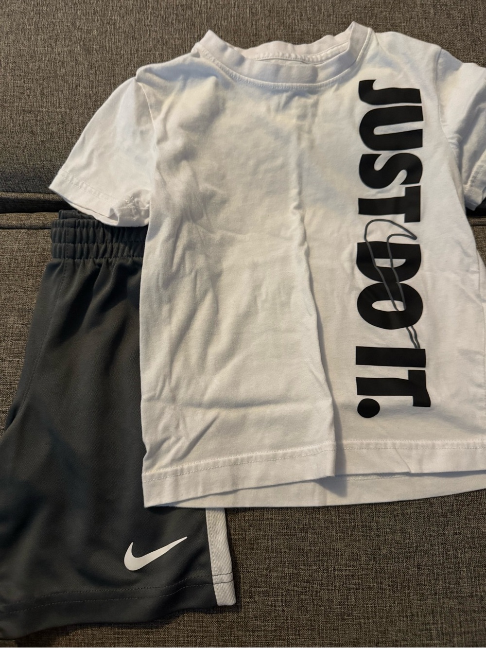 Nike bundle ! - Picture 2 of 5